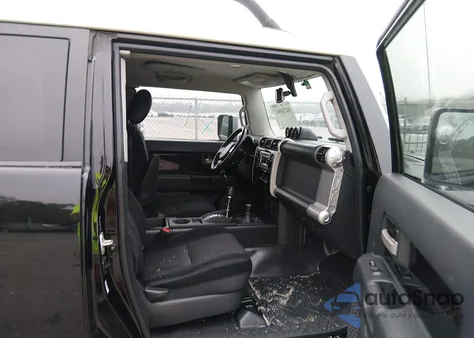 2011 Toyota Fj Cruiser z USA, uszkodzony, nr VIN JTEBU4BF1BK104831